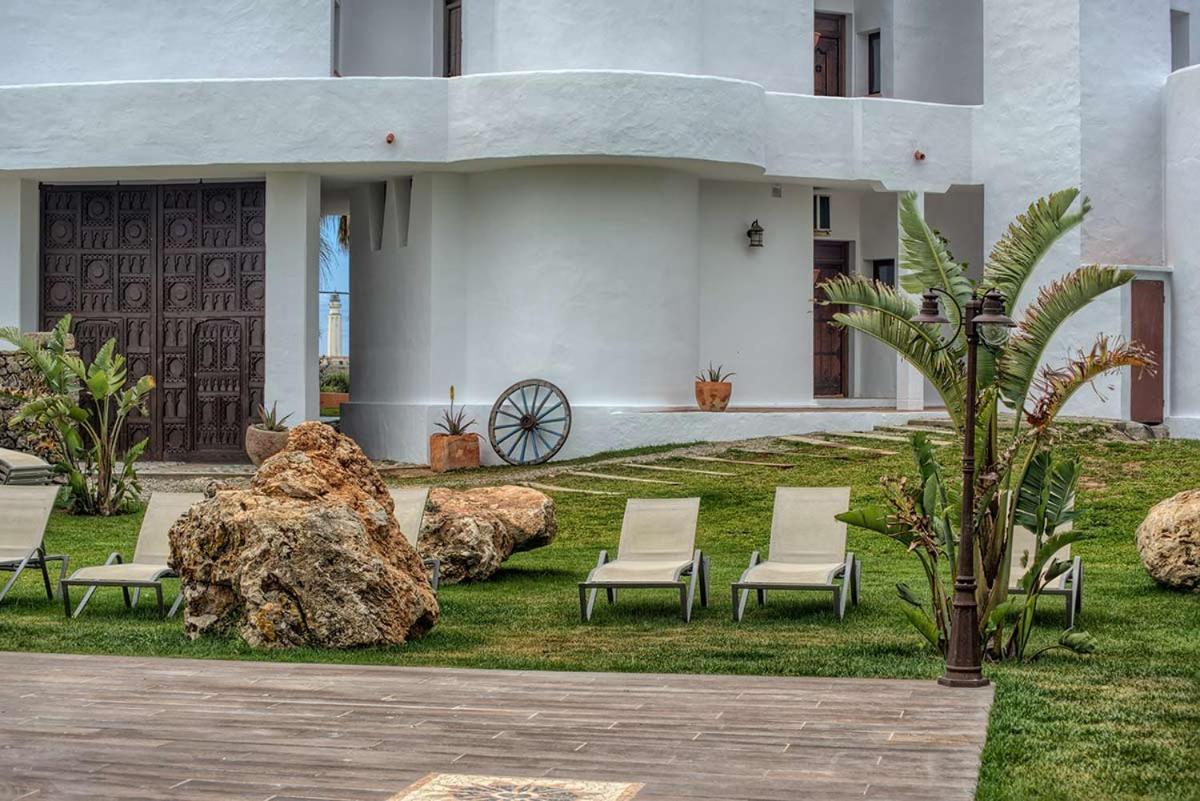 Apartamentos Turisticos Bahia De Trafalgar Zahora Exterior photo