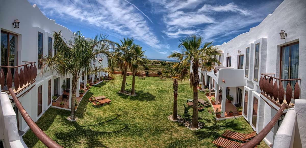 Apartamentos Turisticos Bahia De Trafalgar Zahora Exterior photo