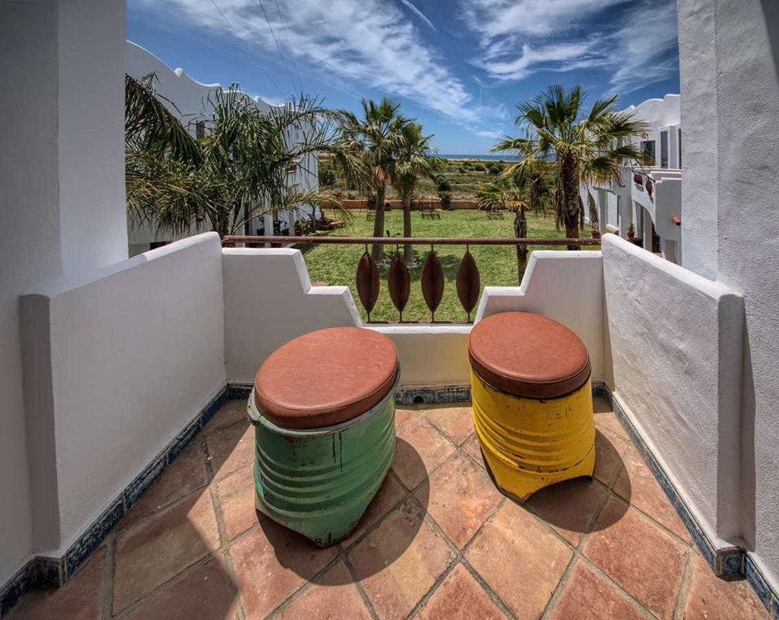 Apartamentos Turisticos Bahia De Trafalgar Zahora Exterior photo